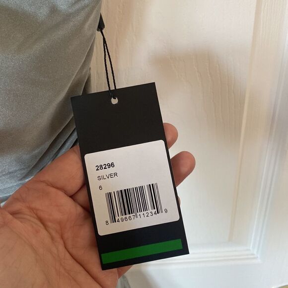 La Femme Silver Tie Back Sleeveless Slit Satin Formal Gown Size 6 NWT - Picture 4 of 4